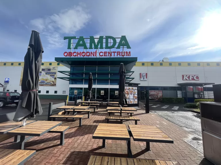 Obchodní centrum TAMDA, hlavní vchod